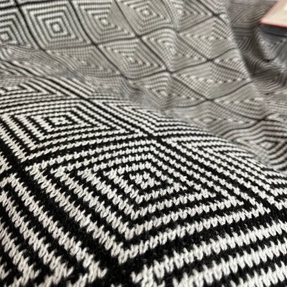 Soft Knitted Jacquard Vintage Throw Blanket (1pc)